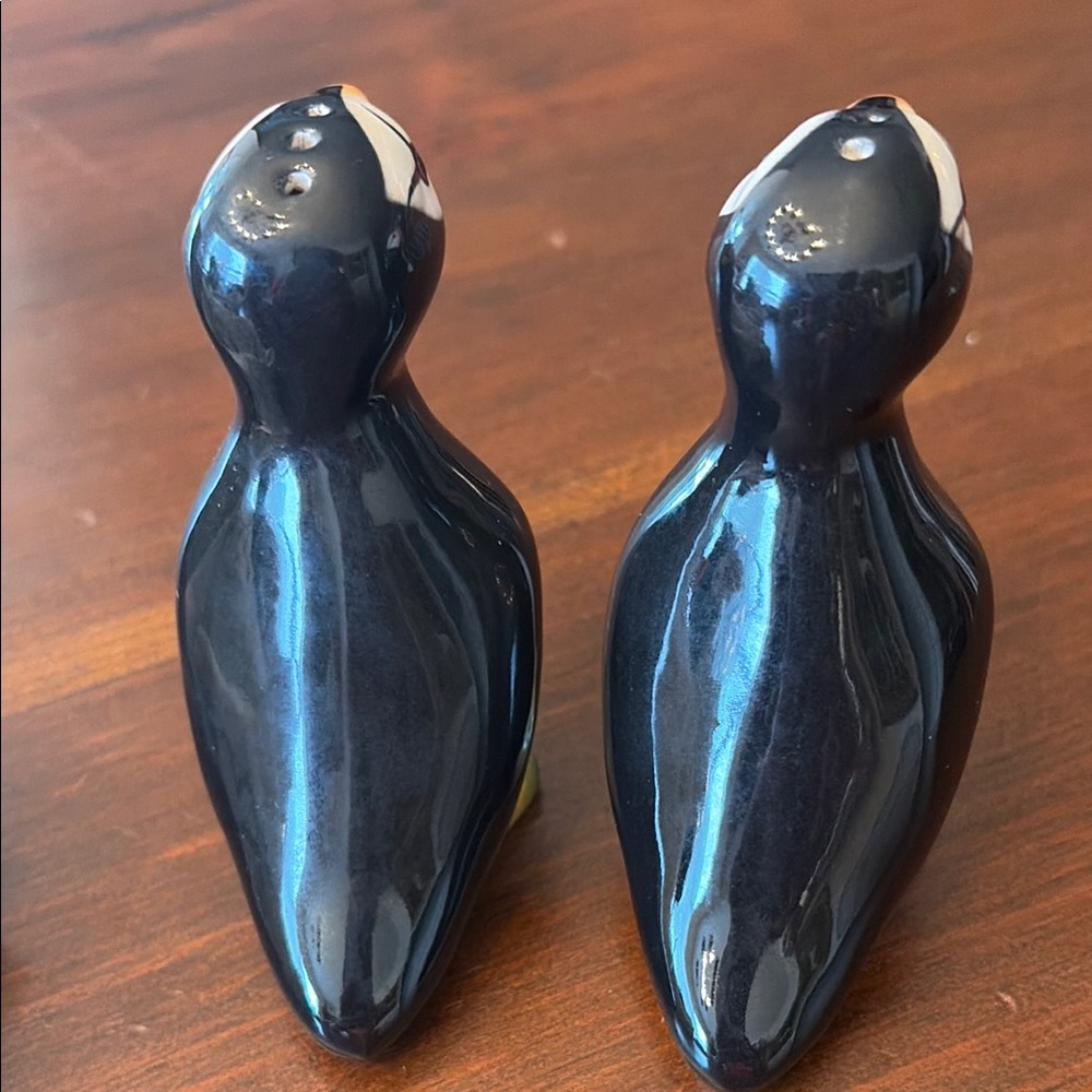Ceramic Puffin Salt and Pepper Shaker Set - Black, White & Orange new - Picture 9 of 9